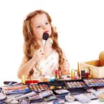 مواد آرایشی برای کودکان حساسیت زا و مسمومیت آور است!