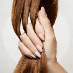 ۱۰ اشتباه رایج در مراقبت از مو که باعث ریزش و آسیب می‌شود (راهنمای جامع)